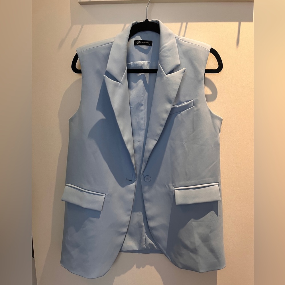 Pretty Garden oversized baby blue vest
Size small